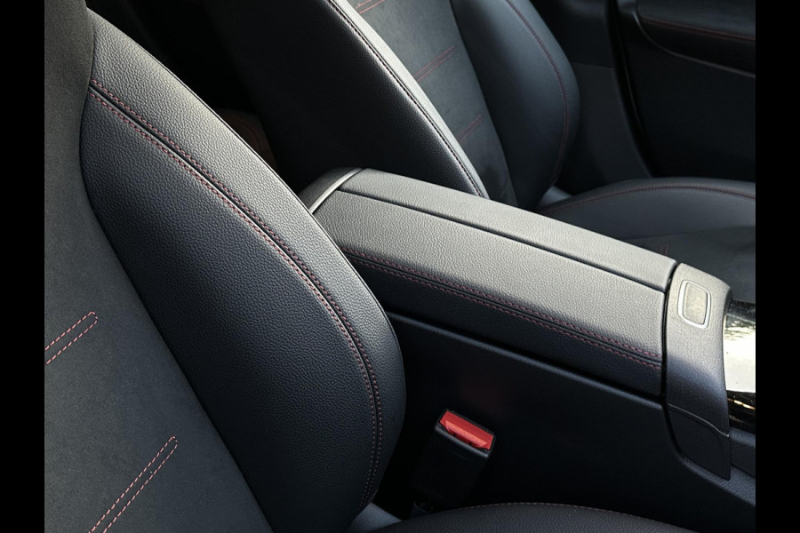 Mercedes-Benz CLA-Klasse 200 d AMG Line Panoramadak Multibeam Adapt. Cruise Ambient Keyless 360Cam