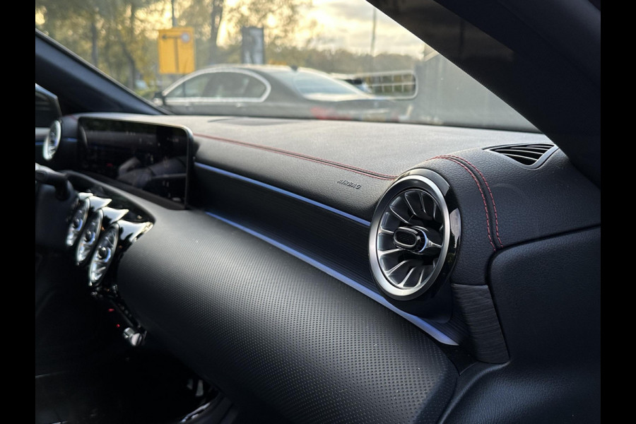 Mercedes-Benz CLA-Klasse 200 d AMG Line Panoramadak Multibeam Adapt. Cruise Ambient Keyless 360Cam