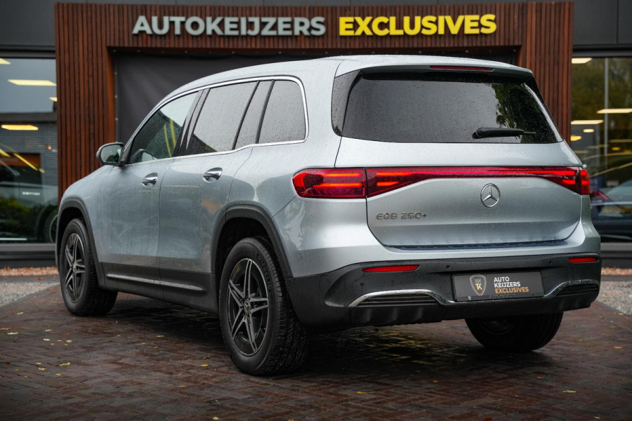 Mercedes-Benz EQB 250+ AMG Line 7p. 71 kWh 7 persoons Wide Screen Ambient verlichting Head Up Burmester
