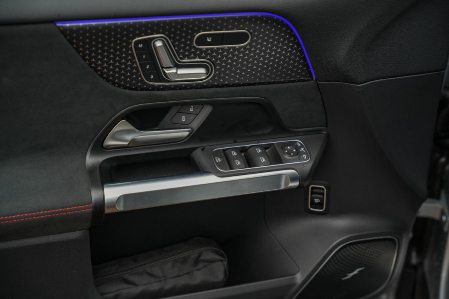 Mercedes-Benz EQB 250+ AMG Line 7p. 71 kWh 7 persoons Wide Screen Ambient verlichting Head Up Burmester