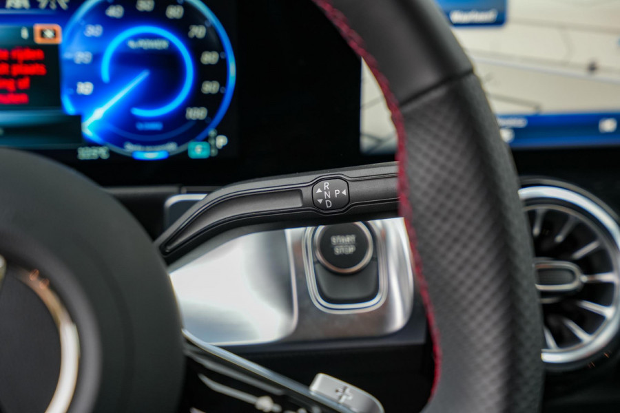 Mercedes-Benz EQB 250+ AMG Line 7p. 71 kWh 7 persoons Wide Screen Ambient verlichting Head Up Burmester