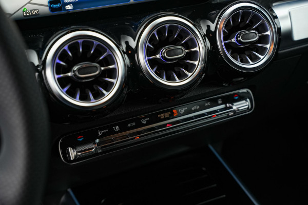 Mercedes-Benz EQB 250+ AMG Line 7p. 71 kWh 7 persoons Wide Screen Ambient verlichting Head Up Burmester
