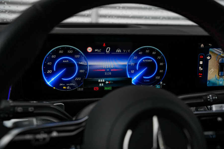 Mercedes-Benz EQB 250+ AMG Line 7p. 71 kWh 7 persoons Wide Screen Ambient verlichting Head Up Burmester