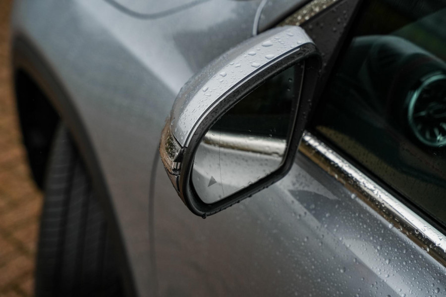 Mercedes-Benz EQB 250+ AMG Line 7p. 71 kWh 7 persoons Wide Screen Ambient verlichting Head Up Burmester