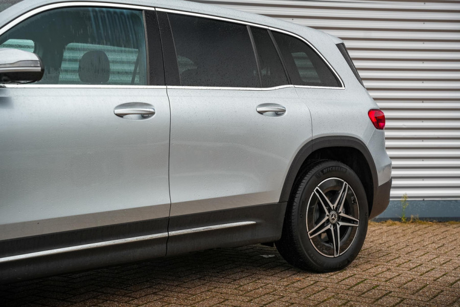 Mercedes-Benz EQB 250+ AMG Line 7p. 71 kWh 7 persoons Wide Screen Ambient verlichting Head Up Burmester