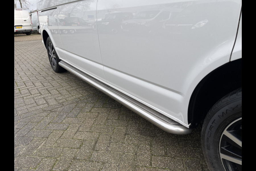 Volkswagen Transporter 2.0 TDI 150pk automaat L2H1 DC 5 persoons Highline / vaste prijs rijklaar € 34.950 ex btw / lease vanaf € 570 / lederen bekleding / adaptive cruise / airco / navigatie / euro 6 / bpm vrij !