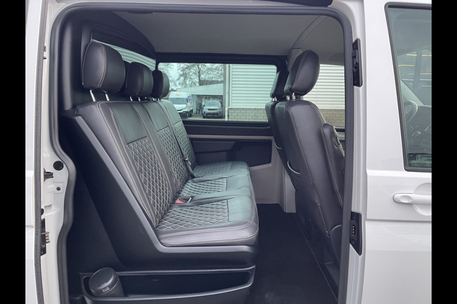 Volkswagen Transporter 2.0 TDI 150pk automaat L2H1 DC 5 persoons Highline / vaste prijs rijklaar € 34.950 ex btw / lease vanaf € 570 / lederen bekleding / adaptive cruise / airco / navigatie / euro 6 / bpm vrij !
