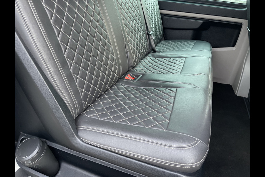 Volkswagen Transporter 2.0 TDI 150pk automaat L2H1 DC 5 persoons Highline / vaste prijs rijklaar € 34.950 ex btw / lease vanaf € 570 / lederen bekleding / adaptive cruise / airco / navigatie / euro 6 / bpm vrij !