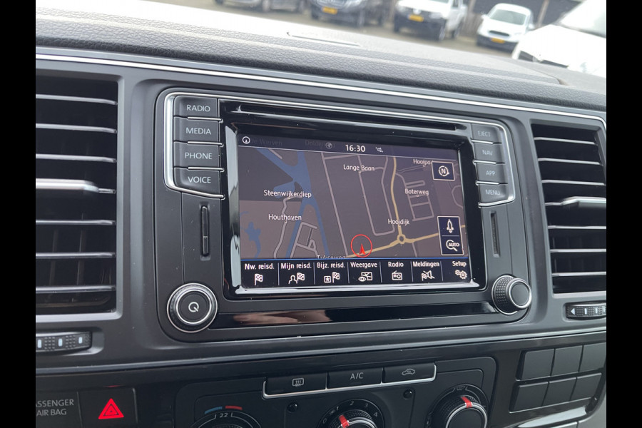 Volkswagen Transporter 2.0 TDI 150pk automaat L2H1 DC 5 persoons Highline / vaste prijs rijklaar € 34.950 ex btw / lease vanaf € 570 / lederen bekleding / adaptive cruise / airco / navigatie / euro 6 / bpm vrij !