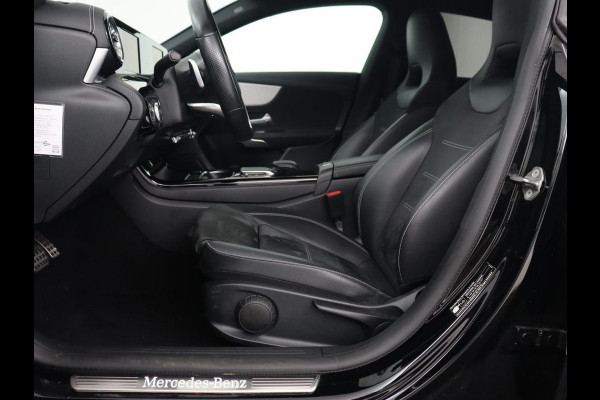 Mercedes-Benz CLA-Klasse 250e AMG Line | Stoelverwarming | Carplay | Trekhaak | Leder/Alcantara | Navigatie | Full LED | Park Assist | Sfeerverlichting | Climate control | Cruise control | PHEV | Plug In