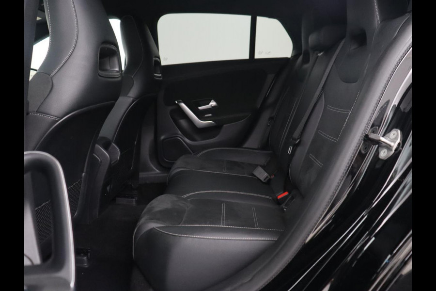 Mercedes-Benz CLA-Klasse 250e AMG Line | Stoelverwarming | Carplay | Trekhaak | Leder/Alcantara | Navigatie | Full LED | Park Assist | Sfeerverlichting | Climate control | Cruise control | PHEV | Plug In