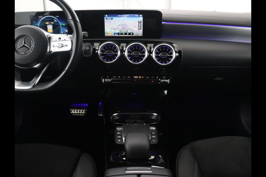 Mercedes-Benz CLA-Klasse 250e AMG Line | Stoelverwarming | Carplay | Trekhaak | Leder/Alcantara | Navigatie | Full LED | Park Assist | Sfeerverlichting | Climate control | Cruise control | PHEV | Plug In