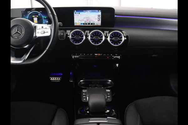 Mercedes-Benz CLA-Klasse 250e AMG Line | Stoelverwarming | Carplay | Trekhaak | Leder/Alcantara | Navigatie | Full LED | Park Assist | Sfeerverlichting | Climate control | Cruise control | PHEV | Plug In