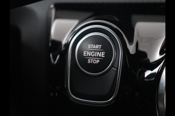 Mercedes-Benz CLA-Klasse 250e AMG Line | Stoelverwarming | Carplay | Trekhaak | Leder/Alcantara | Navigatie | Full LED | Park Assist | Sfeerverlichting | Climate control | Cruise control | PHEV | Plug In