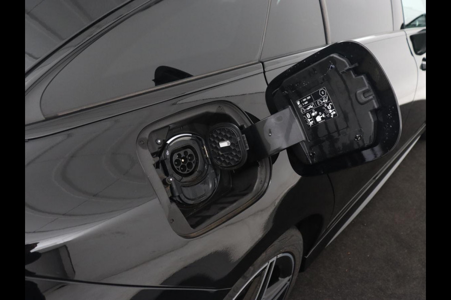 Mercedes-Benz CLA-Klasse 250e AMG Line | Stoelverwarming | Carplay | Trekhaak | Leder/Alcantara | Navigatie | Full LED | Park Assist | Sfeerverlichting | Climate control | Cruise control | PHEV | Plug In