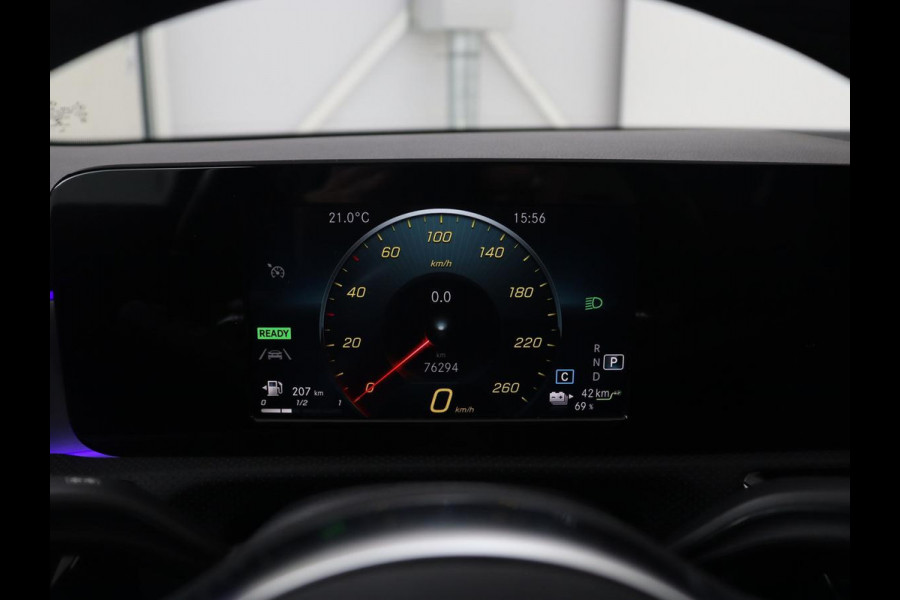 Mercedes-Benz CLA-Klasse 250e AMG Line | Stoelverwarming | Carplay | Trekhaak | Leder/Alcantara | Navigatie | Full LED | Park Assist | Sfeerverlichting | Climate control | Cruise control | PHEV | Plug In