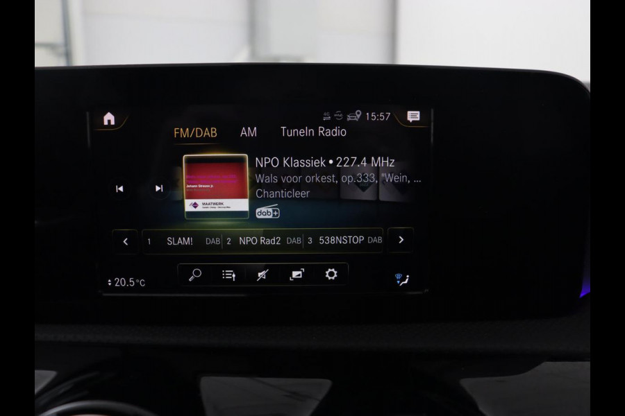 Mercedes-Benz CLA-Klasse 250e AMG Line | Stoelverwarming | Carplay | Trekhaak | Leder/Alcantara | Navigatie | Full LED | Park Assist | Sfeerverlichting | Climate control | Cruise control | PHEV | Plug In