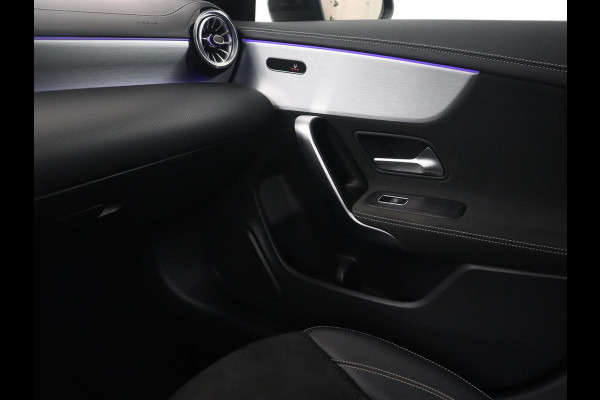 Mercedes-Benz CLA-Klasse 250e AMG Line | Stoelverwarming | Carplay | Trekhaak | Leder/Alcantara | Navigatie | Full LED | Park Assist | Sfeerverlichting | Climate control | Cruise control | PHEV | Plug In