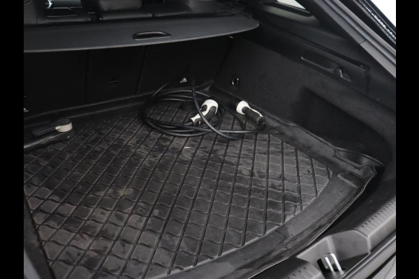 Mercedes-Benz CLA-Klasse 250e AMG Line | Stoelverwarming | Carplay | Trekhaak | Leder/Alcantara | Navigatie | Full LED | Park Assist | Sfeerverlichting | Climate control | Cruise control | PHEV | Plug In