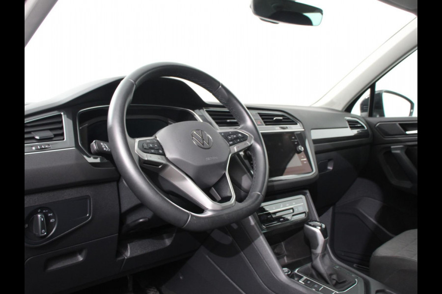 Volkswagen Tiguan 1.4 TSI 245pk PHEV Life DSG | Navigatie | Apple Carplay/Android Auto | Parkeersensoren | Adaptive Cruise Control | Elektrische achterklep | Virtual Cockpit | Climate Control | Keyless Entry