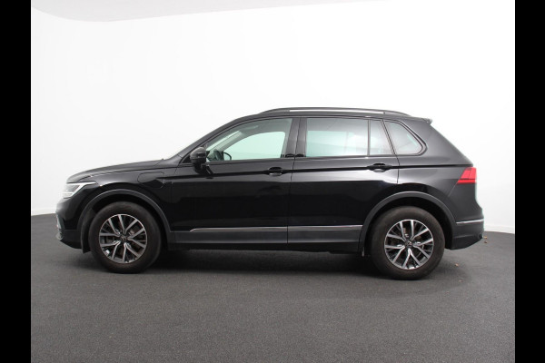 Volkswagen Tiguan 1.4 TSI 245pk PHEV Life DSG | Navigatie | Apple Carplay/Android Auto | Parkeersensoren | Adaptive Cruise Control | Elektrische achterklep | Virtual Cockpit | Climate Control | Keyless Entry