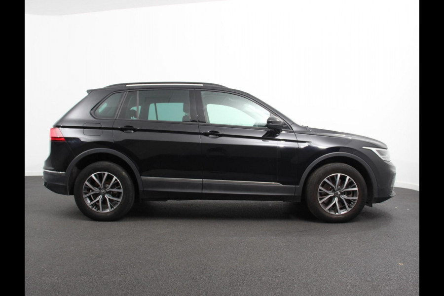 Volkswagen Tiguan 1.4 TSI 245pk PHEV Life DSG | Navigatie | Apple Carplay/Android Auto | Parkeersensoren | Adaptive Cruise Control | Elektrische achterklep | Virtual Cockpit | Climate Control | Keyless Entry
