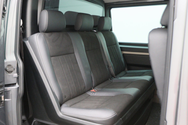 Volkswagen Transporter 2.0 TDI DSG L2H1 DC Highline 2x Schuifdeur, ACC, Camera, Apple Carplay, LED, DAB, PDC, Trekhaak, 20''