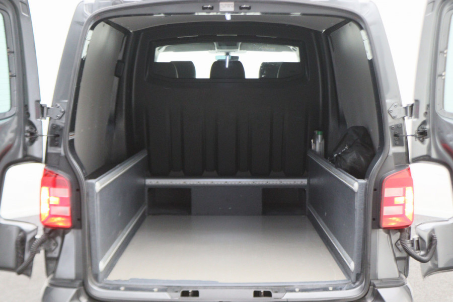 Volkswagen Transporter 2.0 TDI DSG L2H1 DC Highline 2x Schuifdeur, ACC, Camera, Apple Carplay, LED, DAB, PDC, Trekhaak, 20''