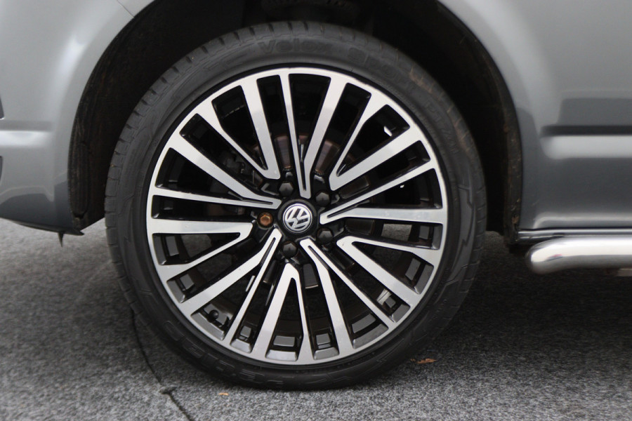 Volkswagen Transporter 2.0 TDI DSG L2H1 DC Highline 2x Schuifdeur, ACC, Camera, Apple Carplay, LED, DAB, PDC, Trekhaak, 20''