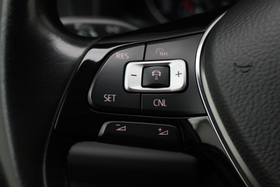 Volkswagen Transporter 2.0 TDI DSG L2H1 DC Highline 2x Schuifdeur, ACC, Camera, Apple Carplay, LED, DAB, PDC, Trekhaak, 20''