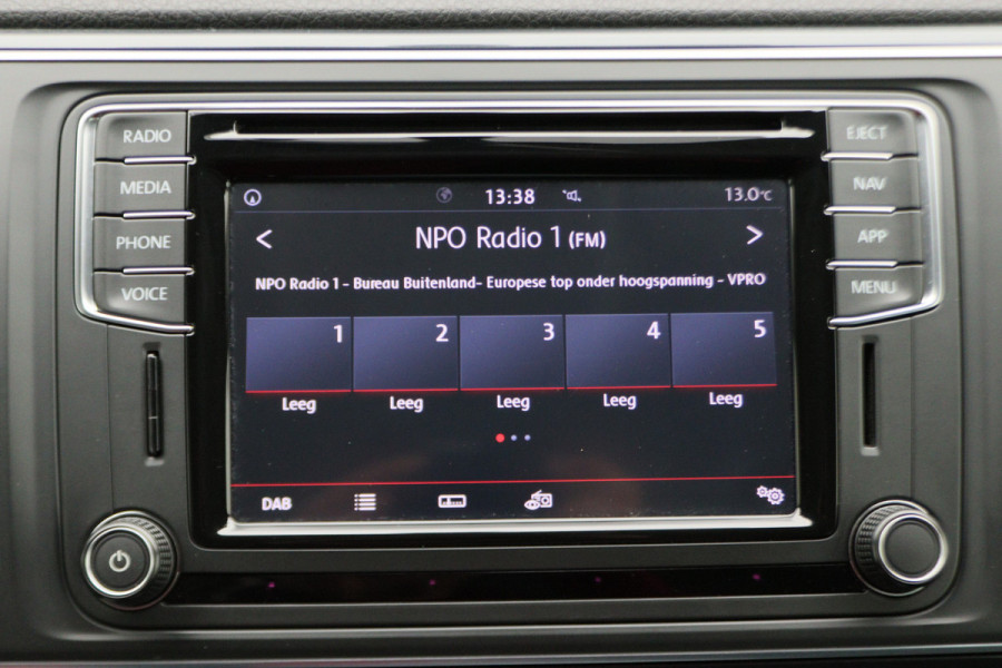 Volkswagen Transporter 2.0 TDI DSG L2H1 DC Highline 2x Schuifdeur, ACC, Camera, Apple Carplay, LED, DAB, PDC, Trekhaak, 20''