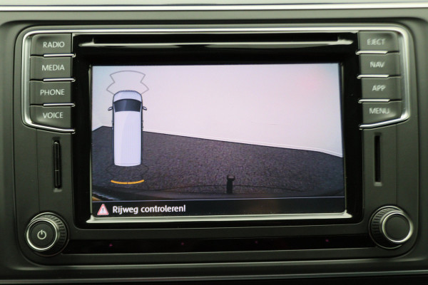 Volkswagen Transporter 2.0 TDI DSG L2H1 DC Highline 2x Schuifdeur, ACC, Camera, Apple Carplay, LED, DAB, PDC, Trekhaak, 20''