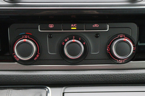 Volkswagen Transporter 2.0 TDI DSG L2H1 DC Highline 2x Schuifdeur, ACC, Camera, Apple Carplay, LED, DAB, PDC, Trekhaak, 20''