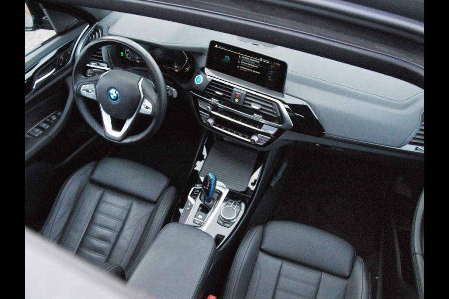 BMW iX3 High Executive 80 kWh | Panoramadak | 360 Camera | Trekhaak | Harman Kardon | Sfeerverlichting |