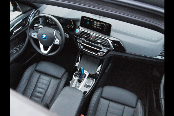 BMW iX3 High Executive 80 kWh | Panoramadak | 360 Camera | Trekhaak | Harman Kardon | Sfeerverlichting |
