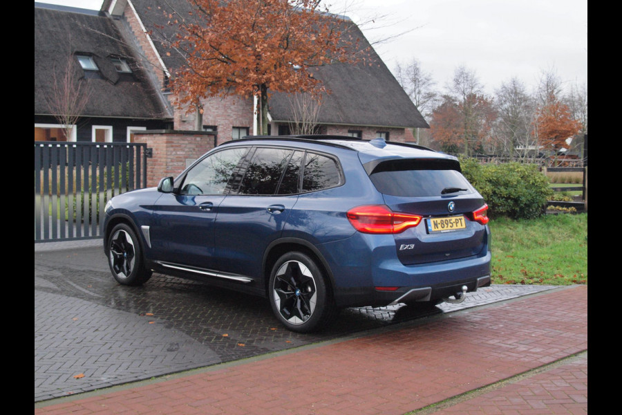 BMW iX3 High Executive 80 kWh | Panoramadak | 360 Camera | Trekhaak | Harman Kardon | Sfeerverlichting |