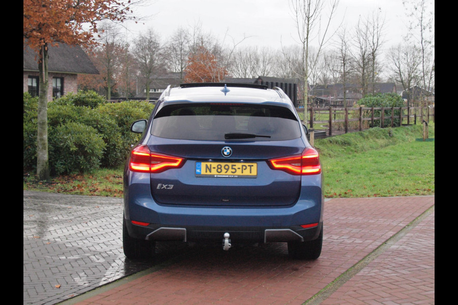 BMW iX3 High Executive 80 kWh | Panoramadak | 360 Camera | Trekhaak | Harman Kardon | Sfeerverlichting |