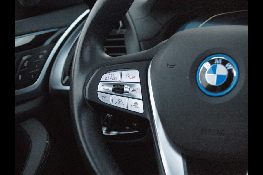 BMW iX3 High Executive 80 kWh | Panoramadak | 360 Camera | Trekhaak | Harman Kardon | Sfeerverlichting |