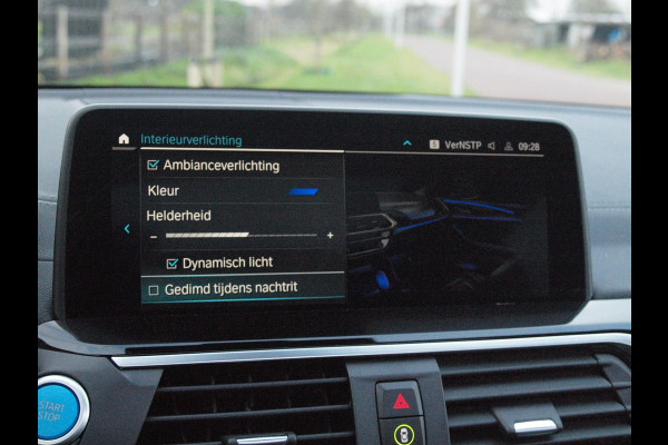 BMW iX3 High Executive 80 kWh | Panoramadak | 360 Camera | Trekhaak | Harman Kardon | Sfeerverlichting |