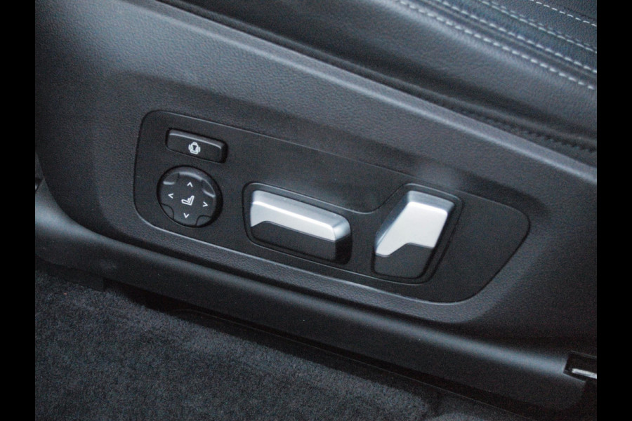 BMW iX3 High Executive 80 kWh | Panoramadak | 360 Camera | Trekhaak | Harman Kardon | Sfeerverlichting |