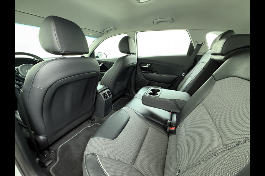 Kia e-Niro EV 64kWh SOH 100% W-pomp Navi Adaptive-Cruise Camera 1/2 Leer Apple Carplay Android AutoEcc DynamicLine Stoel-Stuurverwarming Pdc Lane Assist VESS DAB Led Isofix Keyless 1e Eigenaar Origineel Nederlandse Auto Nieuwprijs €43.970,-
