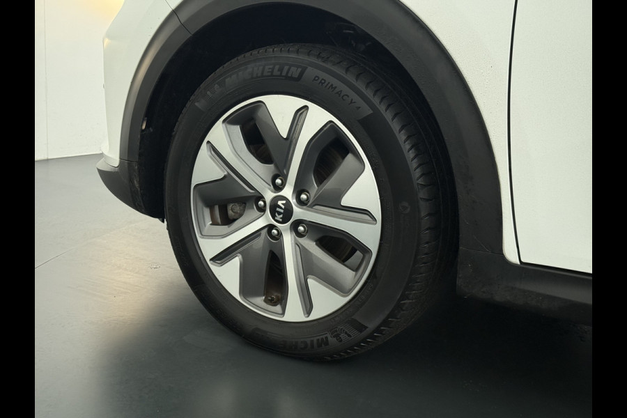 Kia e-Niro EV 64kWh SOH 100% W-pomp Navi Adaptive-Cruise Camera 1/2 Leer Apple Carplay Android AutoEcc DynamicLine Stoel-Stuurverwarming Pdc Lane Assist VESS DAB Led Isofix Keyless 1e Eigenaar Origineel Nederlandse Auto Nieuwprijs €43.970,-