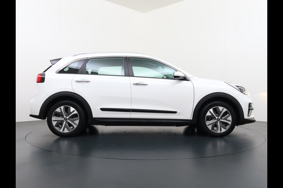 Kia e-Niro EV 64kWh SOH 100% W-pomp Navi Adaptive-Cruise Camera 1/2 Leer Apple Carplay Android AutoEcc DynamicLine Stoel-Stuurverwarming Pdc Lane Assist VESS DAB Led Isofix Keyless 1e Eigenaar Origineel Nederlandse Auto Nieuwprijs €43.970,-