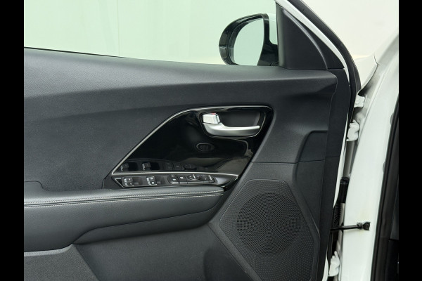Kia e-Niro EV 64kWh SOH 100% W-pomp Navi Adaptive-Cruise Camera 1/2 Leer Apple Carplay Android AutoEcc DynamicLine Stoel-Stuurverwarming Pdc Lane Assist VESS DAB Led Isofix Keyless 1e Eigenaar Origineel Nederlandse Auto Nieuwprijs €43.970,-