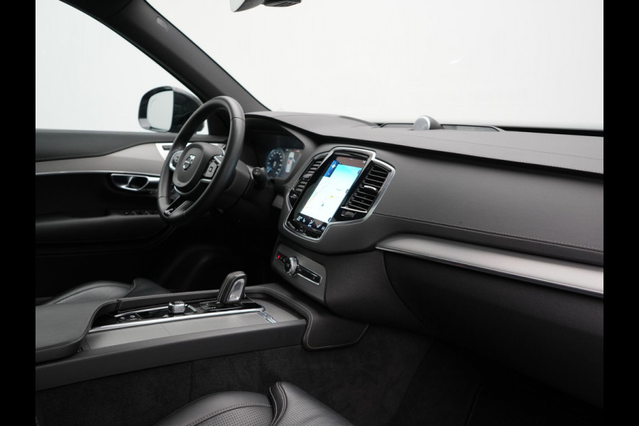 Volvo XC90 T8 Recharge AWD R-Design 7-Persoons Long Range Plug In Hybrid 456pk Dealer O.H. PHEV | Panodak | Head Up | 360 Camera | Adaptive Cruise | Lederen Sportstoelen Ventilatie & Memory | Bowers & Wilkins | Navigatie | Blis | DAB |