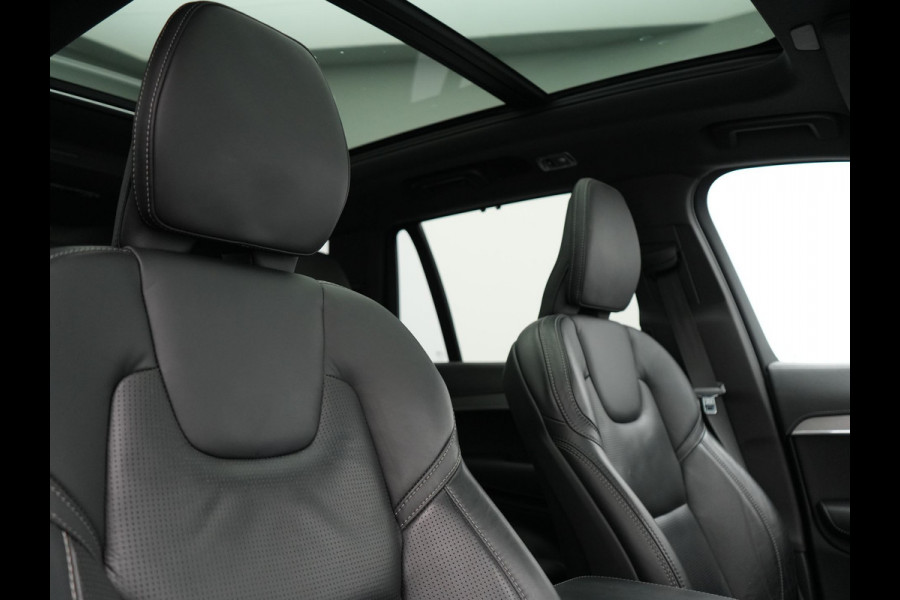 Volvo XC90 T8 Recharge AWD R-Design 7-Persoons Long Range Plug In Hybrid 456pk Dealer O.H. PHEV | Panodak | Head Up | 360 Camera | Adaptive Cruise | Lederen Sportstoelen Ventilatie & Memory | Bowers & Wilkins | Navigatie | Blis | DAB |