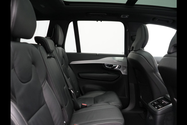 Volvo XC90 T8 Recharge AWD R-Design 7-Persoons Long Range Plug In Hybrid 456pk Dealer O.H. PHEV | Panodak | Head Up | 360 Camera | Adaptive Cruise | Lederen Sportstoelen Ventilatie & Memory | Bowers & Wilkins | Navigatie | Blis | DAB |