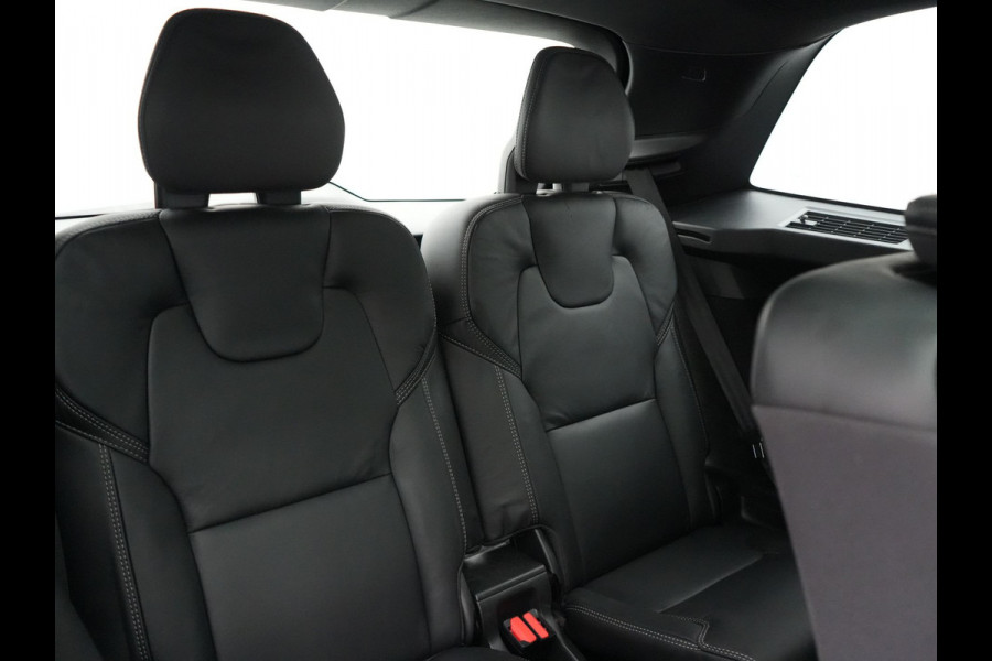 Volvo XC90 T8 Recharge AWD R-Design 7-Persoons Long Range Plug In Hybrid 456pk Dealer O.H. PHEV | Panodak | Head Up | 360 Camera | Adaptive Cruise | Lederen Sportstoelen Ventilatie & Memory | Bowers & Wilkins | Navigatie | Blis | DAB |