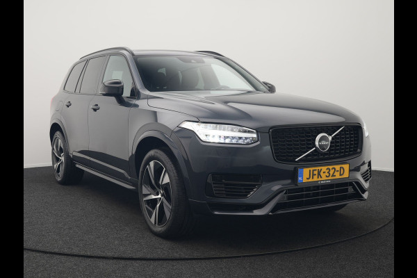 Volvo XC90 T8 Recharge AWD R-Design 7-Persoons Long Range Plug In Hybrid 456pk Dealer O.H. PHEV | Panodak | Head Up | 360 Camera | Adaptive Cruise | Lederen Sportstoelen Ventilatie & Memory | Bowers & Wilkins | Navigatie | Blis | DAB |