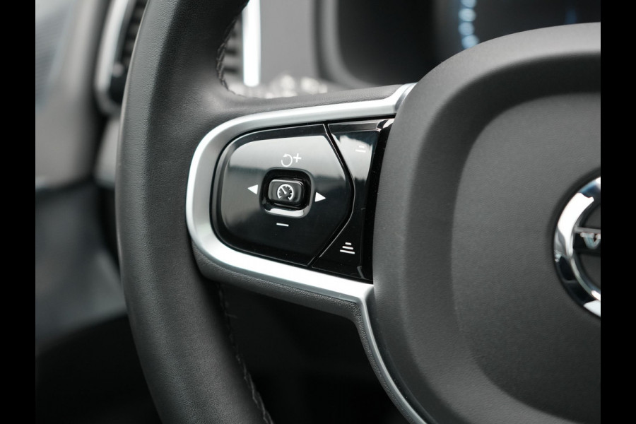 Volvo XC90 T8 Recharge AWD R-Design 7-Persoons Long Range Plug In Hybrid 456pk Dealer O.H. PHEV | Panodak | Head Up | 360 Camera | Adaptive Cruise | Lederen Sportstoelen Ventilatie & Memory | Bowers & Wilkins | Navigatie | Blis | DAB |